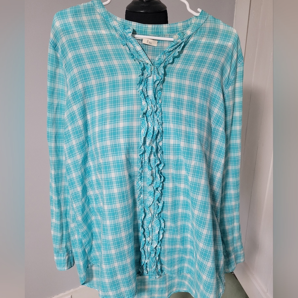 Woman's XL 100% cotton light weight shirt